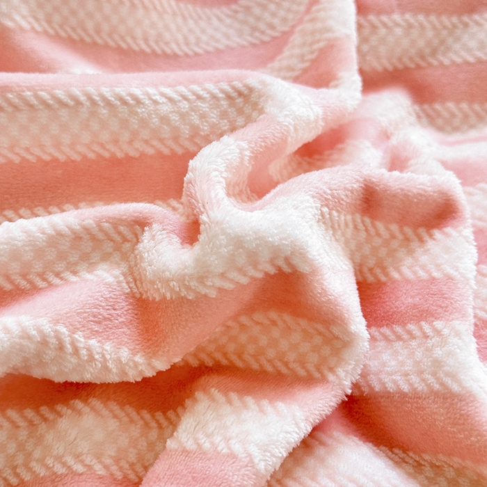 91家纺网 家纺一手货源 找家纺 宜代光年 2025新款雕花印花暖羊绒系列四件套 暖羊绒-粉色条纹