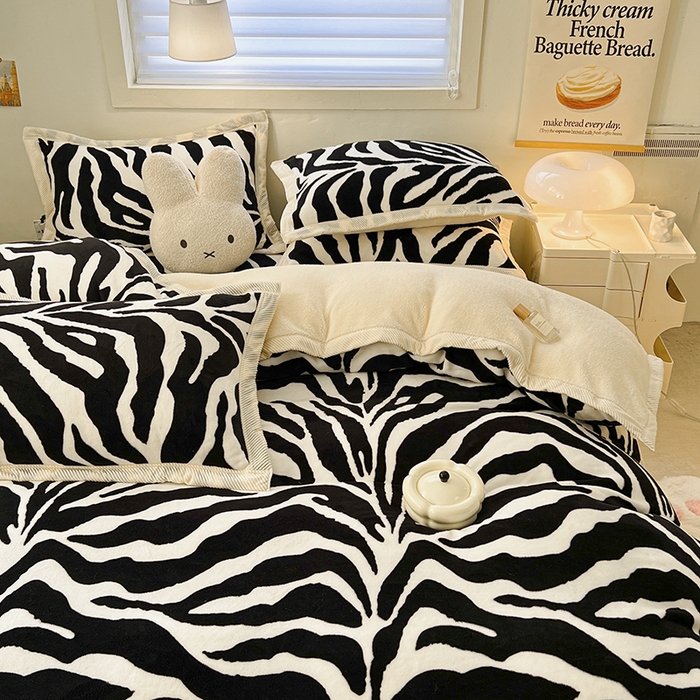 91家纺网 家纺一手货源 找家纺 宜代光年 2025新款雕花印花暖羊绒系列四件套 暖羊绒-斑马