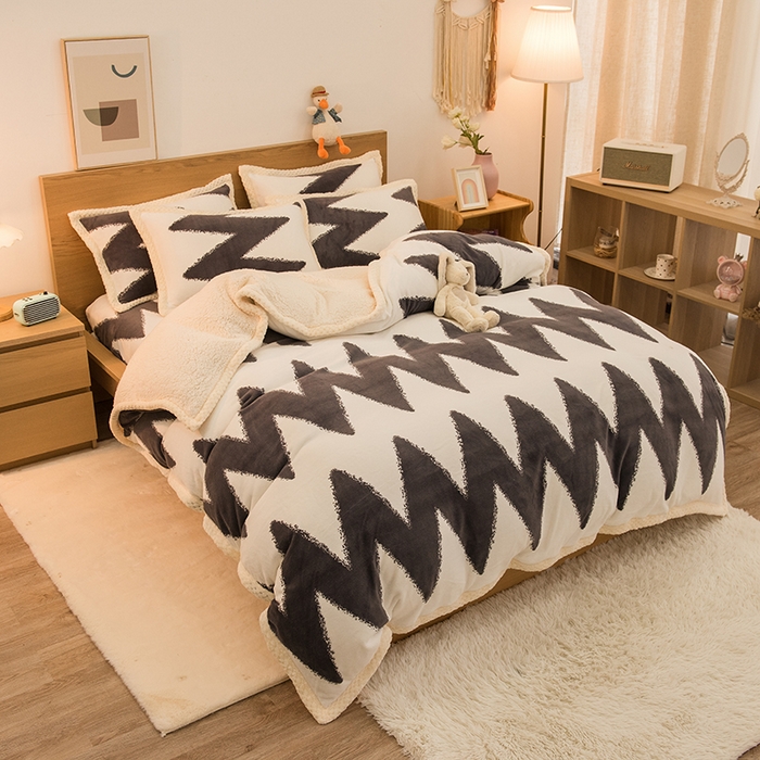 91家纺网 家纺一手货源 找家纺 宜代光年 2025新款雕花印花暖羊绒系列四件套 暖羊绒-黑白条纹