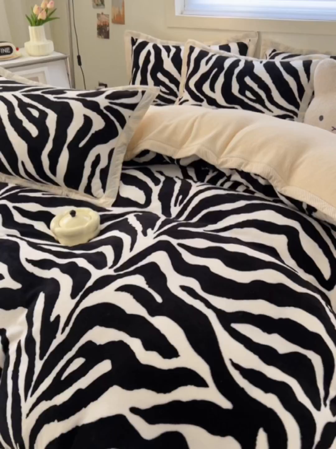 91家纺网 家纺一手货源 找家纺 宜代光年 2025新款雕花印花暖羊绒系列四件套 暖羊绒-斑马