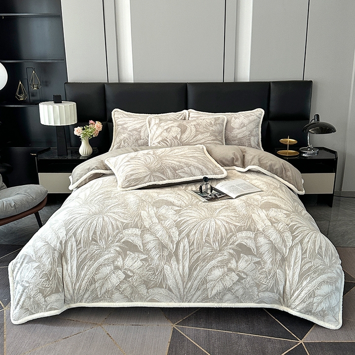 91家纺网 家纺一手货源 找家纺 柏薇 2025新款兔毛宽包边立体雕花牛奶绒四件套 爱意雾语-咖