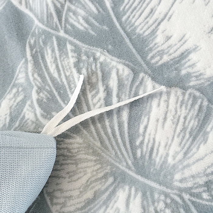 91家纺网 家纺一手货源 找家纺 柏薇 2025新款兔毛宽包边立体雕花牛奶绒四件套 爱意雾语-蓝