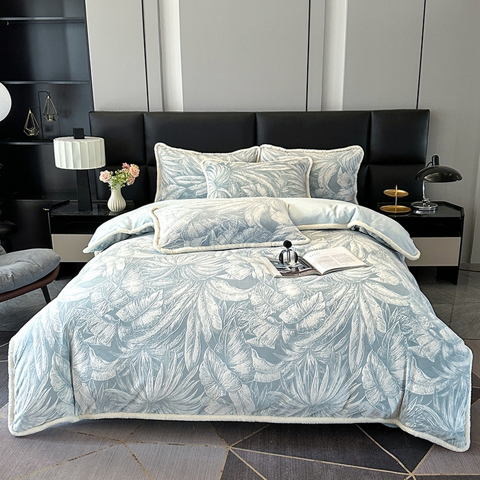 91家纺网 家纺一手货源 找家纺 柏薇 2025新款兔毛宽包边立体雕花牛奶绒四件套 爱意雾语-蓝