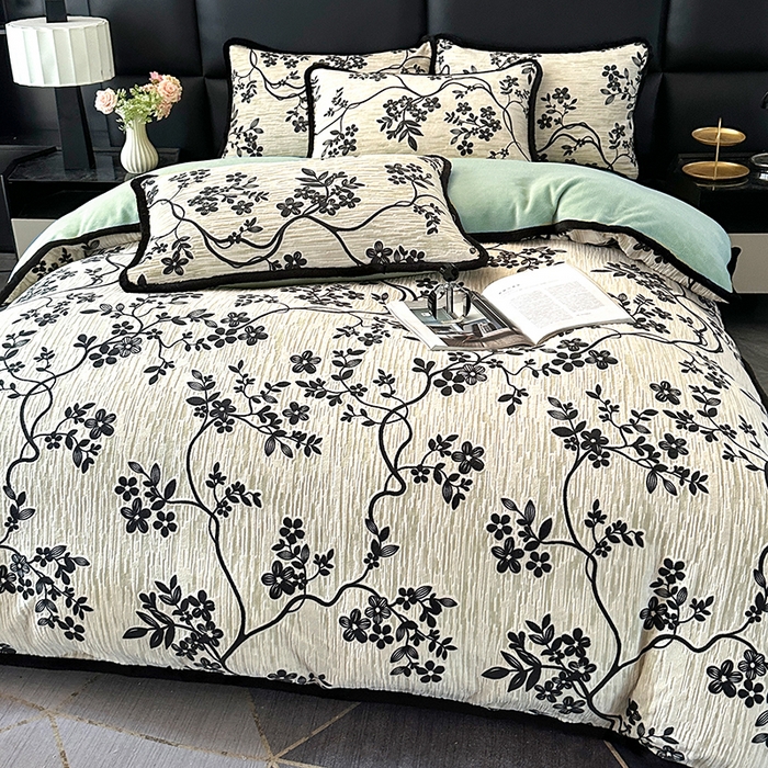 91家纺网 家纺一手货源 找家纺 柏薇 2025新款兔毛宽包边立体雕花牛奶绒四件套 蓝铃风语