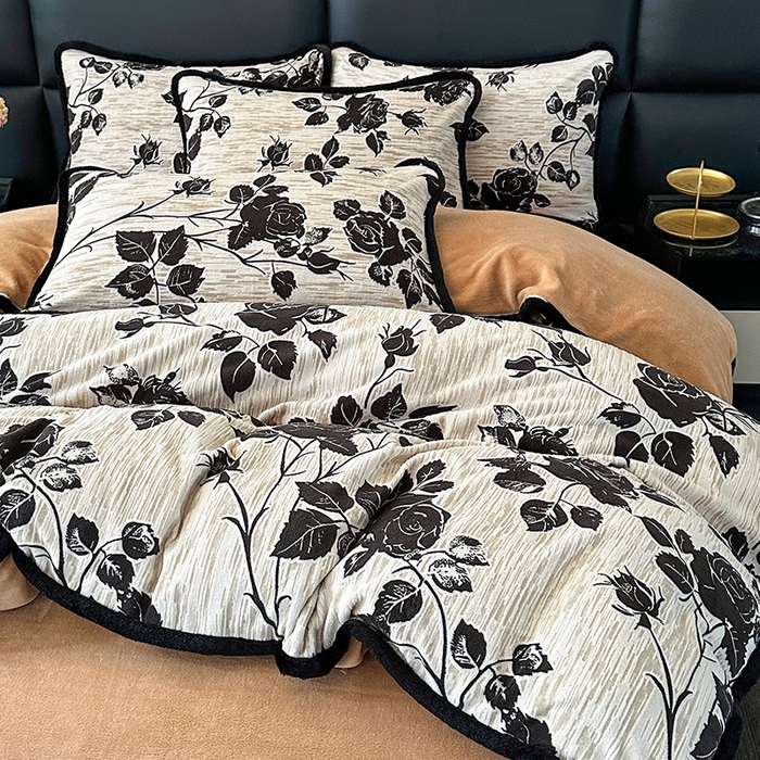 91家纺网 家纺一手货源 找家纺 柏薇 2025新款兔毛宽包边立体雕花牛奶绒四件套 梦花坞