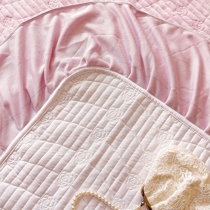 91家纺网 家纺一手货源 找家纺 宜凡家纺 2025新款兔绒提花牛奶绒夹棉床盖四件套 爱心 粉紫