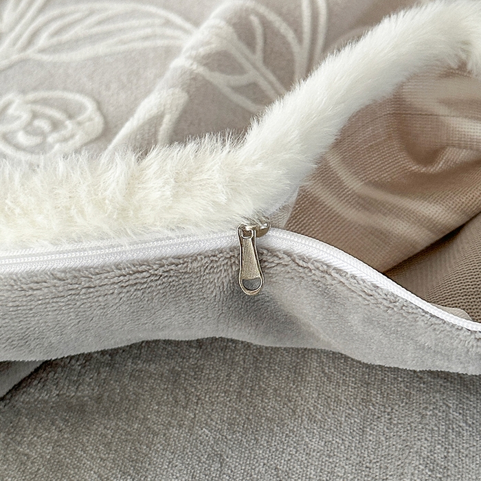 91家纺网 家纺一手货源 找家纺 柏薇 2025新款兔毛宽包边立体雕花牛奶绒四件套 牧云