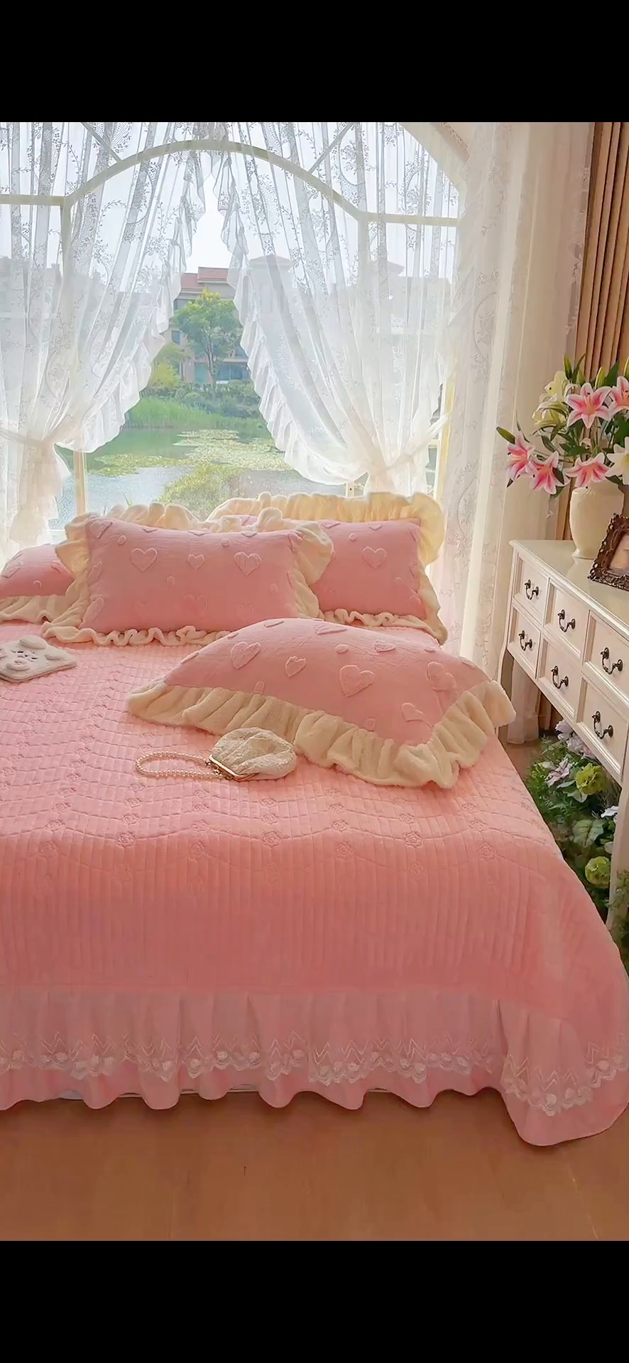 91家纺网 家纺一手货源 找家纺 宜凡家纺 2025新款兔绒提花牛奶绒夹棉床盖四件套 爱心 少女粉