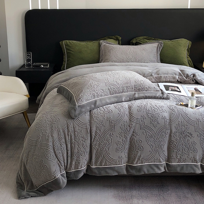 91家纺网 家纺一手货源 找家纺 宜代光年 2025新款德绒260克牛奶绒织带系列四件套 莱娜-钛灰