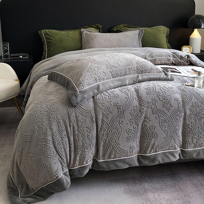 91家纺网 家纺一手货源 找家纺 宜代光年 2025新款德绒260克牛奶绒织带系列四件套 莱娜-钛灰