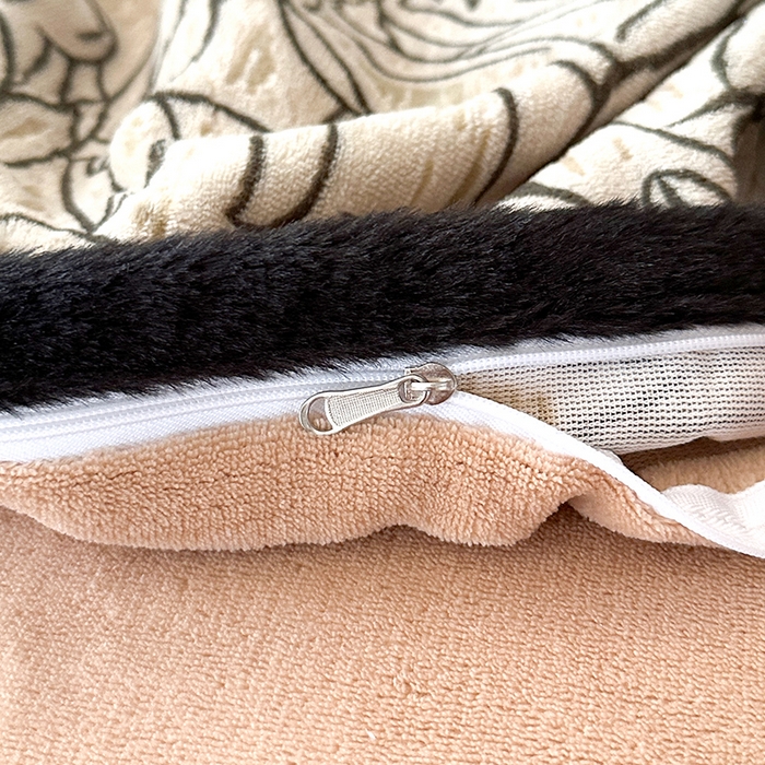 91家纺网 家纺一手货源 找家纺 柏薇 2025新款兔毛宽包边立体雕花牛奶绒四件套 山茶花