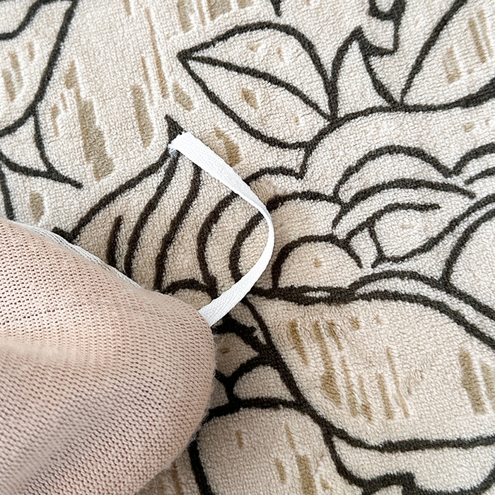 91家纺网 家纺一手货源 找家纺 柏薇 2025新款兔毛宽包边立体雕花牛奶绒四件套 山茶花