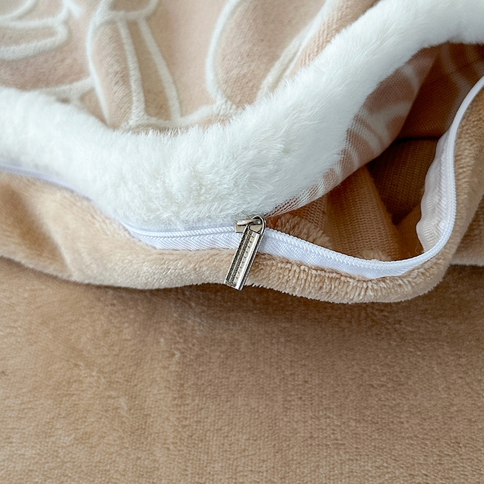 91家纺网 家纺一手货源 找家纺 柏薇 2025新款兔毛宽包边立体雕花牛奶绒四件套 星川