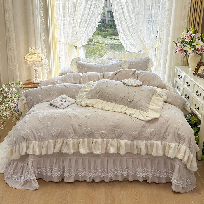 宜凡家纺 2025新款兔绒提花牛奶绒夹棉床盖四件套 爱心 驼色
