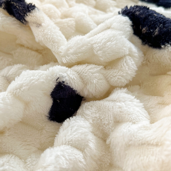 91家纺网 家纺一手货源 找家纺 宜代光年 2025新款大豆绒提花系列四件套（提供买家秀）-印花款 大豆绒-黑草莓