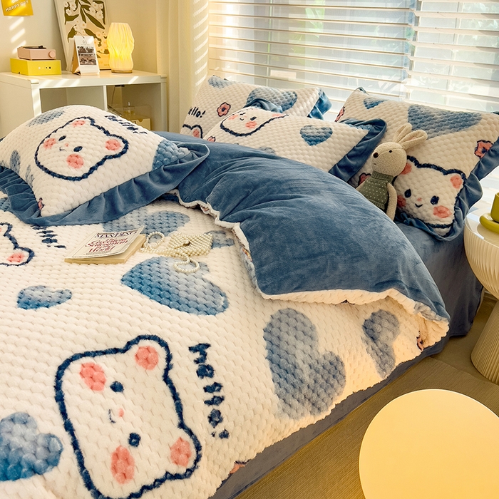 91家纺网 家纺一手货源 找家纺 宜代光年 2025新款大豆绒提花系列四件套（提供买家秀）-印花款 大豆绒-蓝色小熊