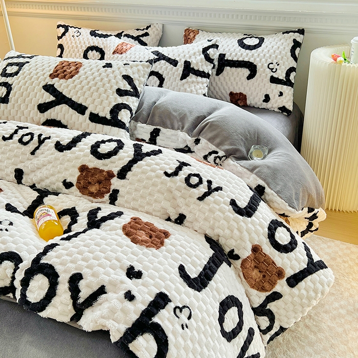 91家纺网 家纺一手货源 找家纺 宜代光年 2025新款大豆绒提花系列四件套（提供买家秀）-印花款 大豆绒-熊宝