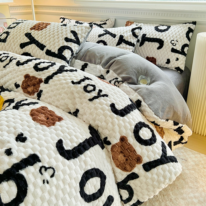 91家纺网 家纺一手货源 找家纺 宜代光年 2025新款大豆绒提花系列四件套（提供买家秀）-印花款 大豆绒-熊宝