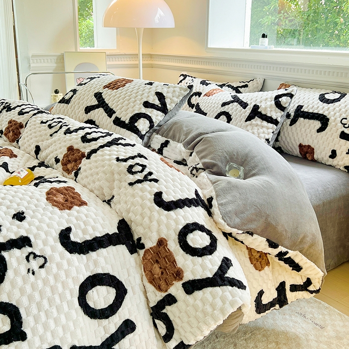 91家纺网 家纺一手货源 找家纺 宜代光年 2025新款大豆绒提花系列四件套（提供买家秀）-印花款 大豆绒-熊宝