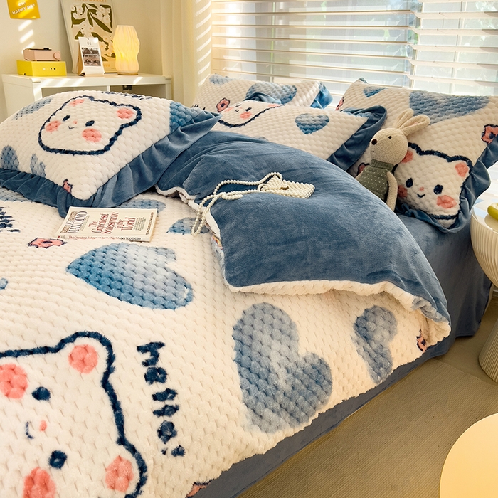 91家纺网 家纺一手货源 找家纺 宜代光年 2025新款大豆绒提花系列四件套（提供买家秀）-印花款 大豆绒-蓝色小熊