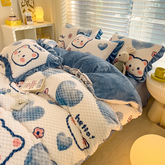 91家纺网 家纺一手货源 找家纺 宜代光年 2025新款大豆绒提花系列四件套（提供买家秀）-印花款 大豆绒-蓝色小熊