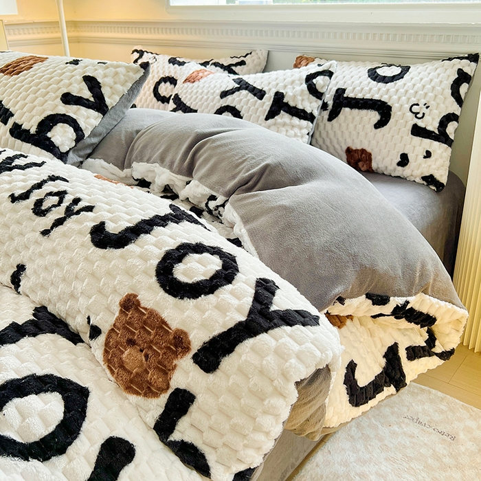 91家纺网 家纺一手货源 找家纺 宜代光年 2025新款大豆绒提花系列四件套（提供买家秀）-印花款 大豆绒-熊宝