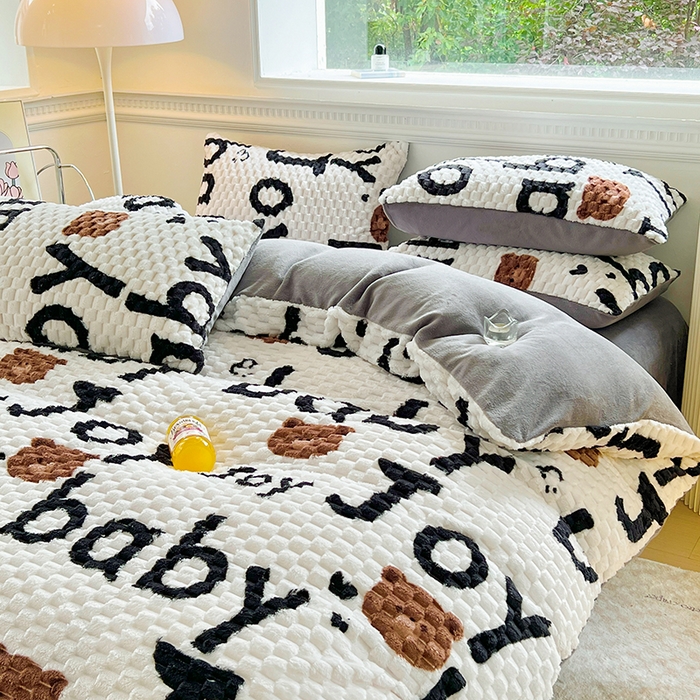 91家纺网 家纺一手货源 找家纺 宜代光年 2025新款大豆绒提花系列四件套（提供买家秀）-印花款 大豆绒-熊宝