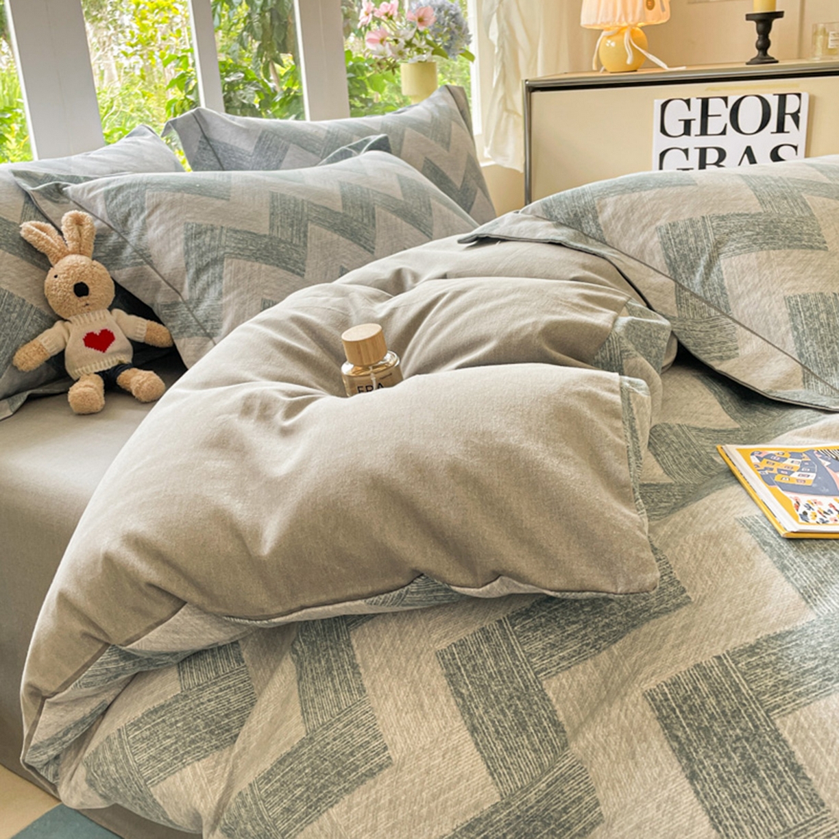 91家纺网 家纺一手货源 找家纺 仔仔熊 2025新款磨毛四件套系列 几何絮语