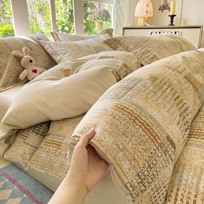 91家纺网 家纺一手货源 找家纺 仔仔熊 2025新款磨毛四件套系列 暖黄格纹