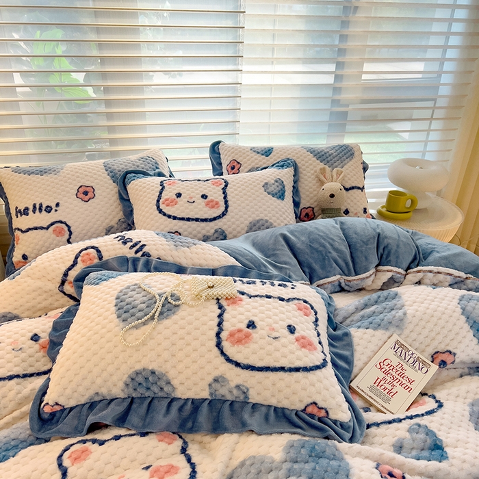 91家纺网 家纺一手货源 找家纺 宜代光年 2025新款大豆绒提花系列四件套（提供买家秀）-印花款 大豆绒-蓝色小熊