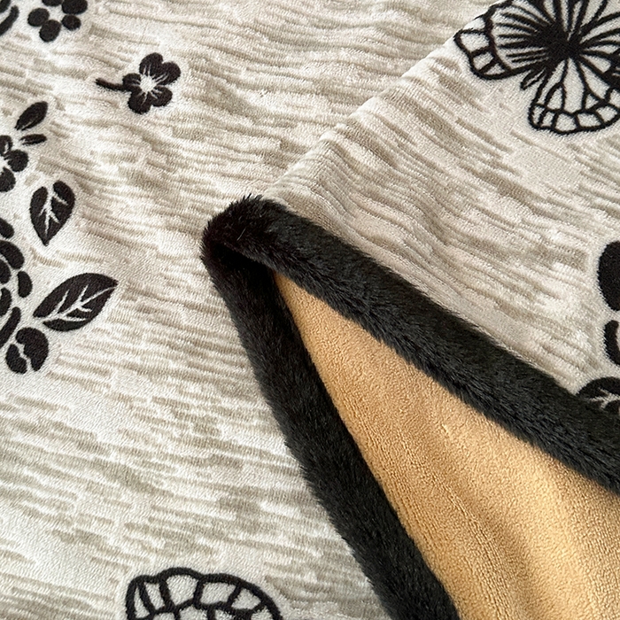 91家纺网 家纺一手货源 找家纺 柏薇 2025新款兔毛宽包边立体雕花牛奶绒四件套 柚园