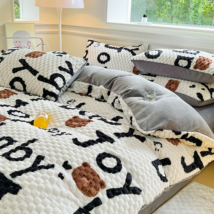 91家纺网 家纺一手货源 找家纺 宜代光年 2025新款大豆绒提花系列四件套（提供买家秀）-印花款 大豆绒-熊宝