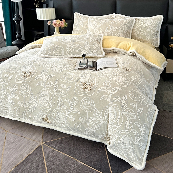 91家纺网 家纺一手货源 找家纺 柏薇 2025新款兔毛宽包边立体雕花牛奶绒四件套 云朵