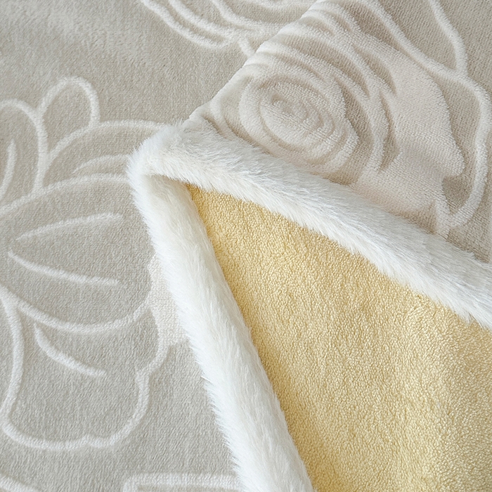 91家纺网 家纺一手货源 找家纺 柏薇 2025新款兔毛宽包边立体雕花牛奶绒四件套 云朵