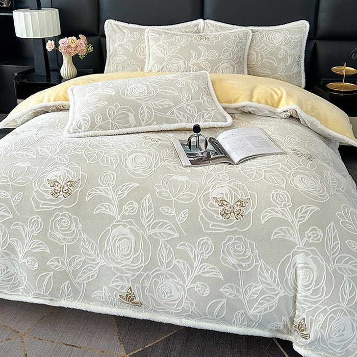 91家纺网 家纺一手货源 找家纺 柏薇 2025新款兔毛宽包边立体雕花牛奶绒四件套 云朵