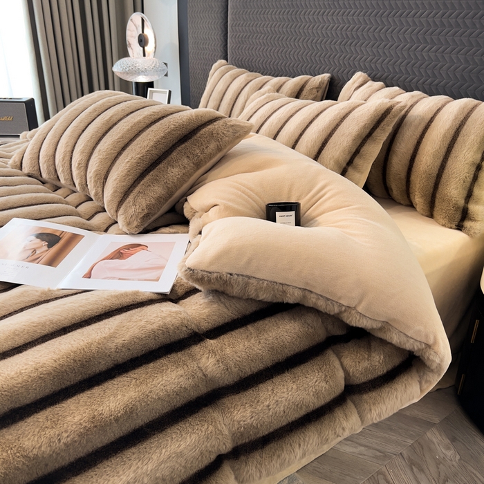 91家纺网 家纺一手货源 找家纺 （总）宜代光年 2025新款背印兔绒条纹系列四件套