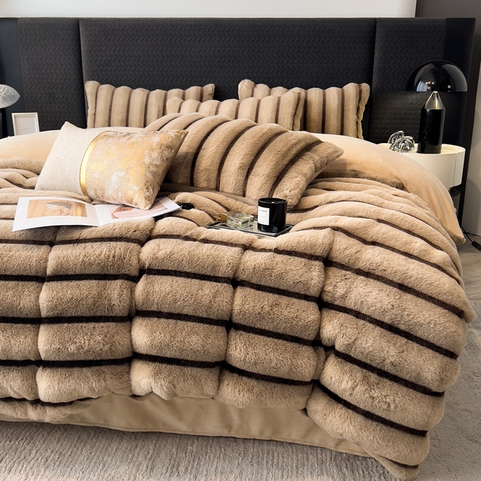 91家纺网 家纺一手货源 找家纺 （总）宜代光年 2025新款背印兔绒条纹系列四件套