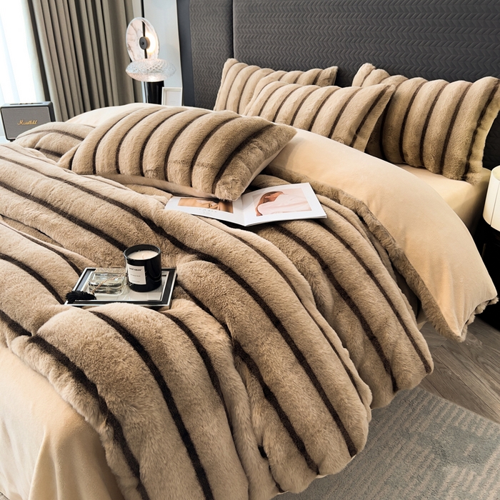 91家纺网 家纺一手货源 找家纺 （总）宜代光年 2025新款背印兔绒条纹系列四件套