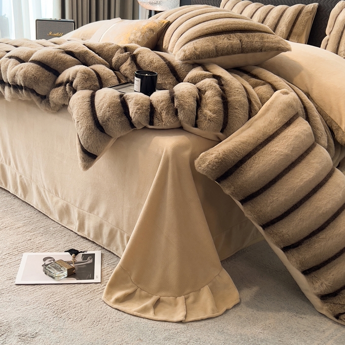 91家纺网 家纺一手货源 找家纺 宜代光年 2025新款背印兔绒条纹系列四件套 条纹-卡其