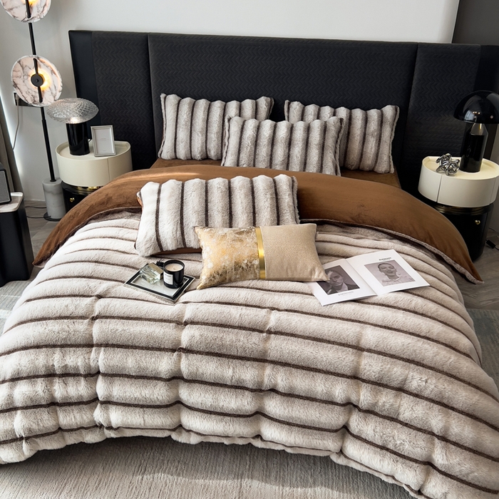 91家纺网 家纺一手货源 找家纺 宜代光年 2025新款背印兔绒条纹系列四件套 条纹-棕灰