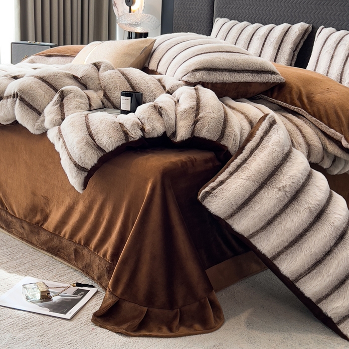 91家纺网 家纺一手货源 找家纺 宜代光年 2025新款背印兔绒条纹系列四件套 条纹-棕灰