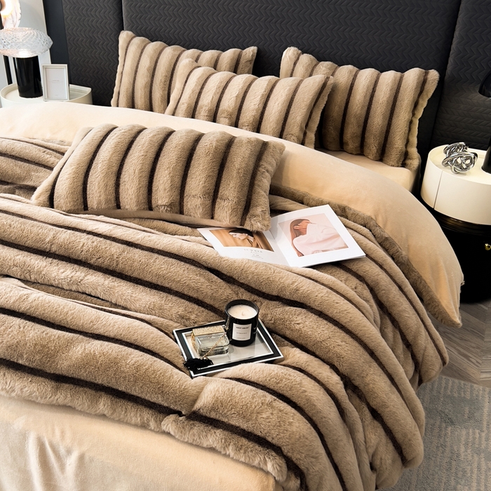 91家纺网 家纺一手货源 找家纺 宜代光年 2025新款背印兔绒条纹系列四件套 条纹-卡其