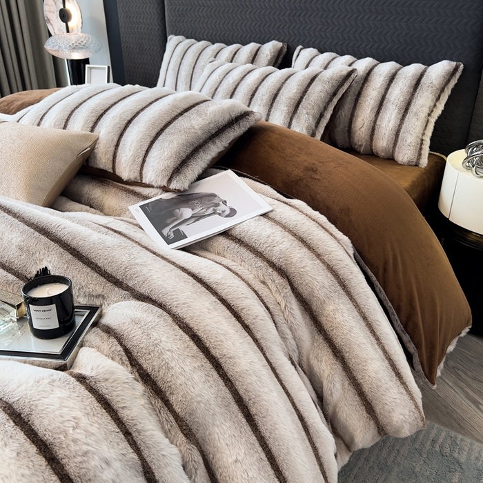 91家纺网 家纺一手货源 找家纺 宜代光年 2025新款背印兔绒条纹系列四件套 条纹-棕灰