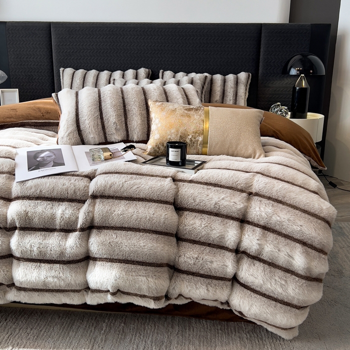 91家纺网 家纺一手货源 找家纺 宜代光年 2025新款背印兔绒条纹系列四件套 条纹-棕灰