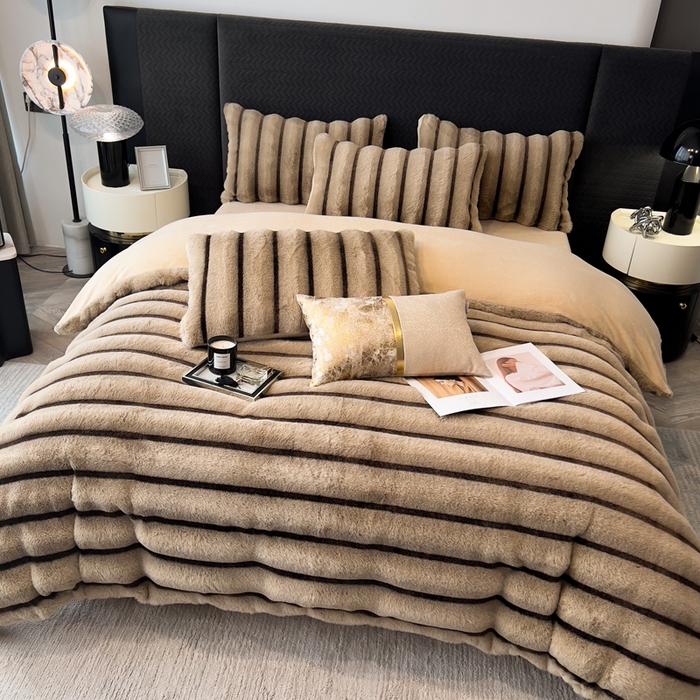 91家纺网 家纺一手货源 找家纺 宜代光年 2025新款背印兔绒条纹系列四件套 条纹-卡其