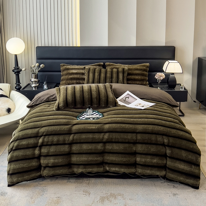 91家纺网 家纺一手货源 找家纺 宜代光年 2025新款背印兔绒条纹系列四件套 条纹-墨绿