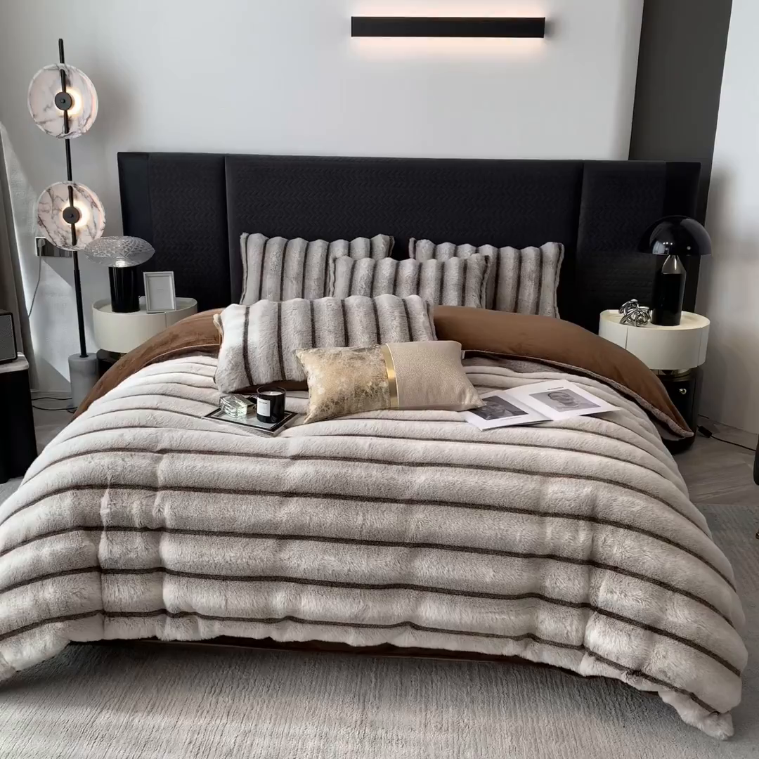 91家纺网 家纺一手货源 找家纺 宜代光年 2025新款背印兔绒条纹系列四件套 条纹-棕灰