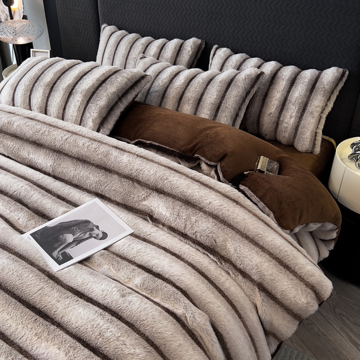 91家纺网 家纺一手货源 找家纺 宜代光年 2025新款背印兔绒条纹系列四件套 条纹-棕灰