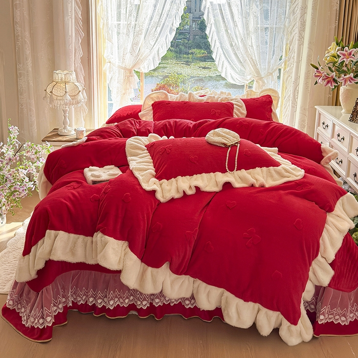 91家纺网 家纺一手货源 找家纺 宜凡家纺 2025新款兔绒提花牛奶绒夹棉床盖四件套 蝶舞 大红