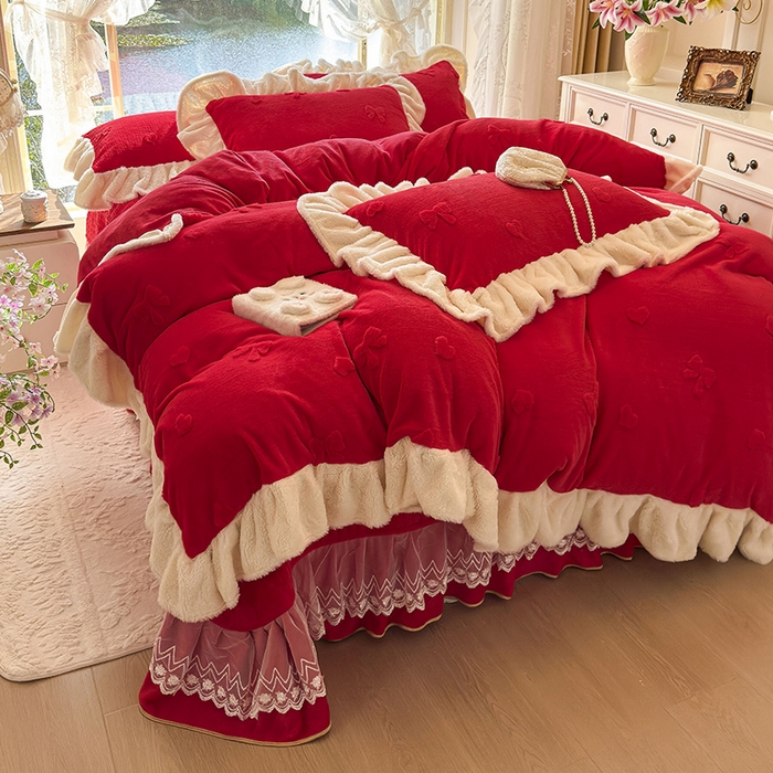 91家纺网 家纺一手货源 找家纺 宜凡家纺 2025新款兔绒提花牛奶绒夹棉床盖四件套 蝶舞 大红
